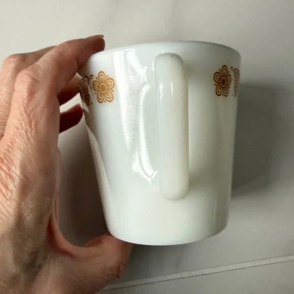 Pyrex Vintage Butterfly Gold milk glass coffee mug D handle - Picture 4 of 5